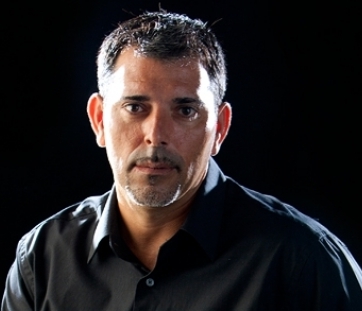 El escritor Víctor del Árbol