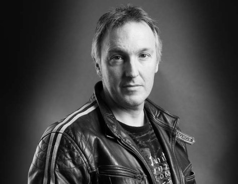 El escritor barcelonés Carlos Zanón, en una imagen promocional