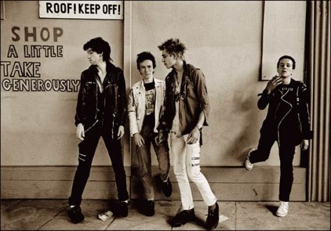 The Clash, en una imatge de 1976 realitzada per Adrian Boot