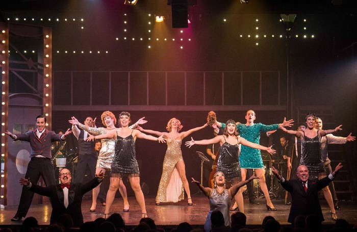 Sugar_ Con faldas y a lo loco_1