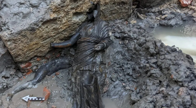Hallan 24 estatuas etruscas y romanas en la excavación de unas antiguas termas_destacado